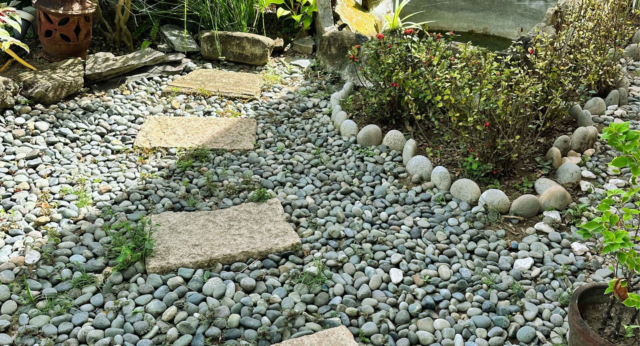 Terrasse pierre naturelle dalles jardin exterieur