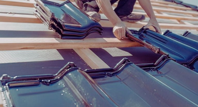 Une toiture en travaux