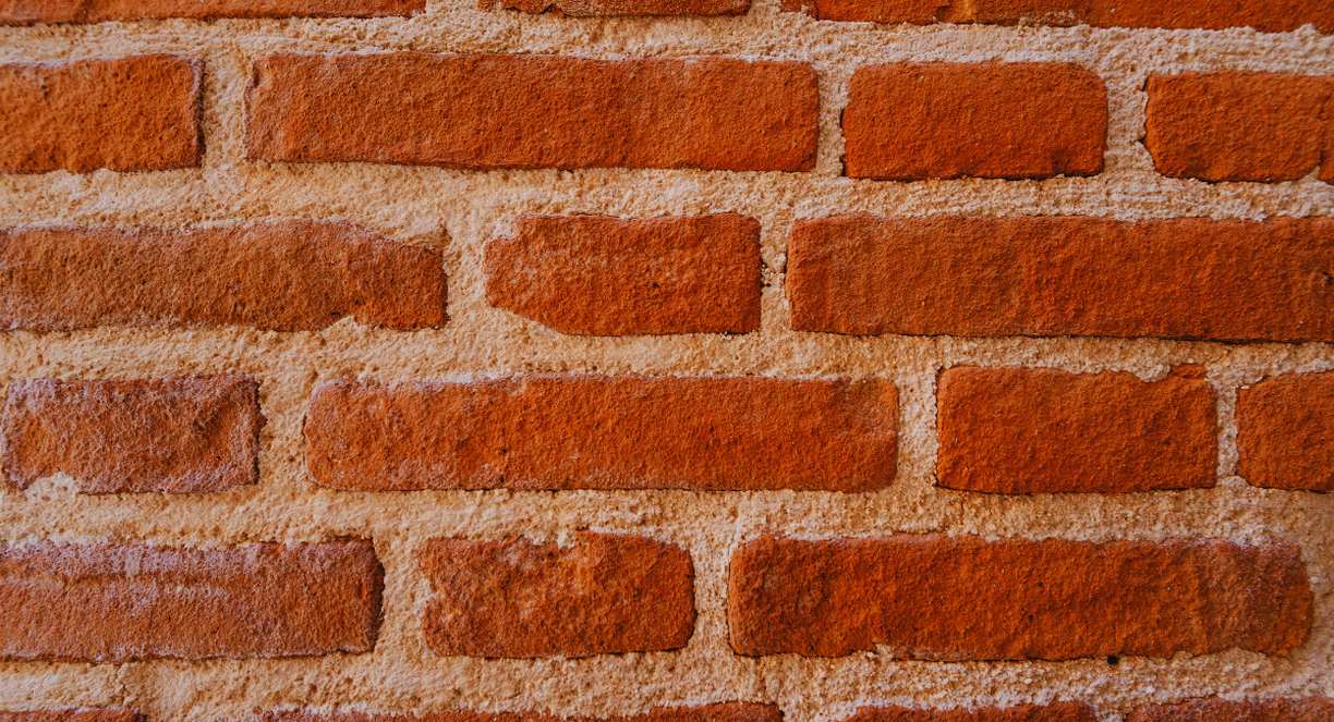 Gros plan sur la texture d'un mur en briques rouges
