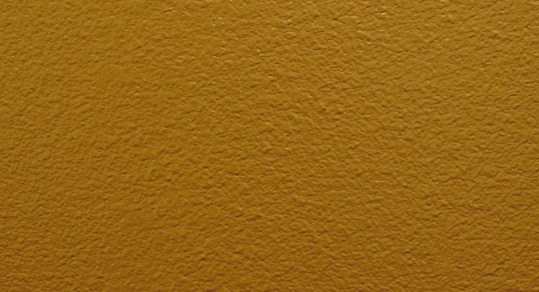 Echantillons de peinture aux nuances de marron et havane